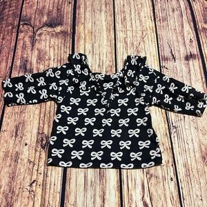 Tea Collection Black and White Bow Top size 5